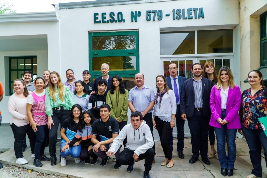 Inauguracion de aulas en escuelas de Villa Ocampo