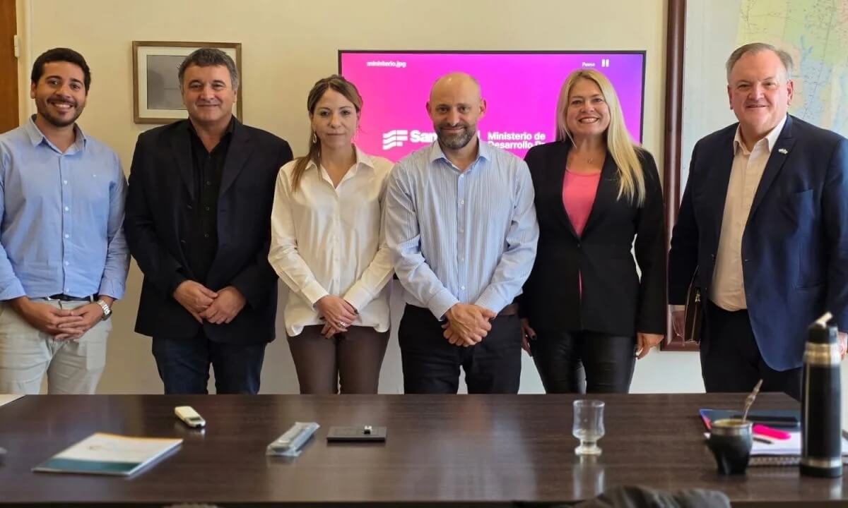 Michlig y Puccini encabezaron reunión de trabajo donde analizaron junto a funcionarios locales diversas necesidades energéticas del departamento San Cristóbal