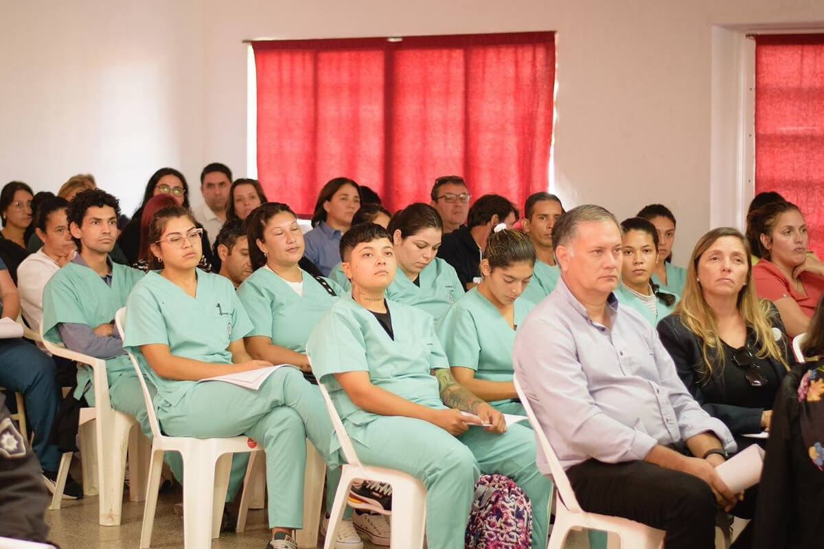 Profesionales y autoridades locales participaron de la presentación del protocolo de intervención en salud mental en el Hospital Rawson de San Javier