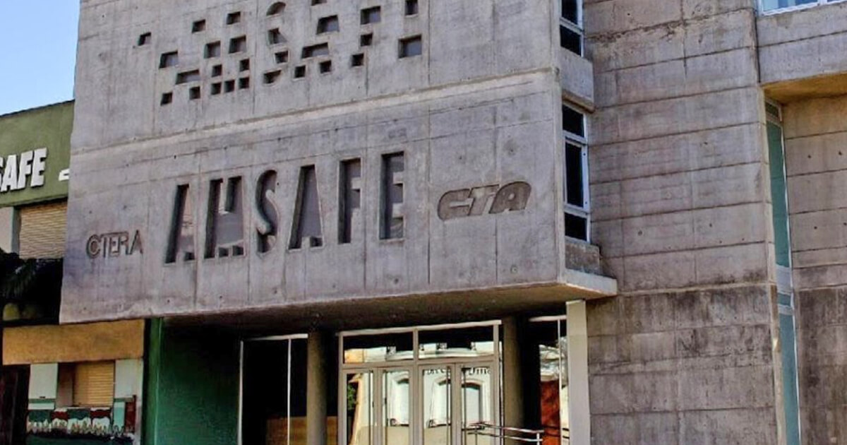 Frente de la sede del gremio AMSAFE en Santa Fe, donde se anunció el paro docente del 14 de mayo.