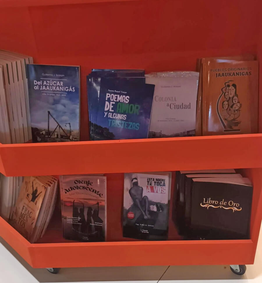 Libros de autores de Villa Ocampo expuestos en la Feria Intternacional del Libro de Buenos Aires 2025