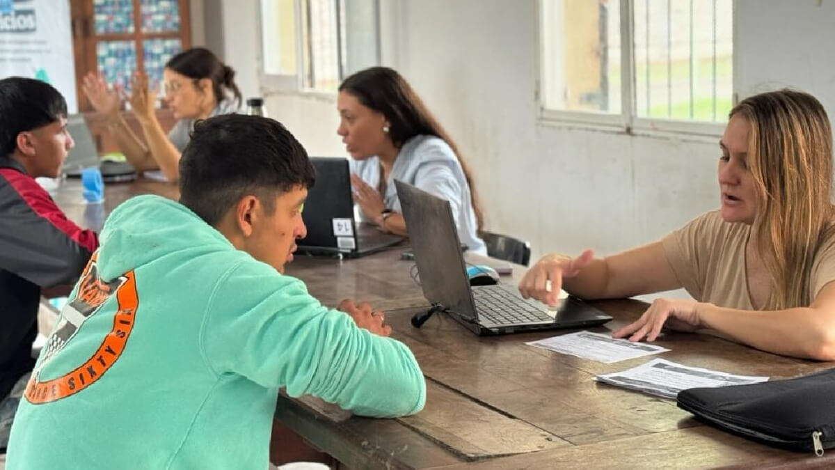 La Oficina Móvil de Empleo de Avellaneda es una iniciativa que busca facilitar el acceso a herramientas y recursos para quienes están en búsqueda activa de empleo o desean mejorar su perfil profesional.