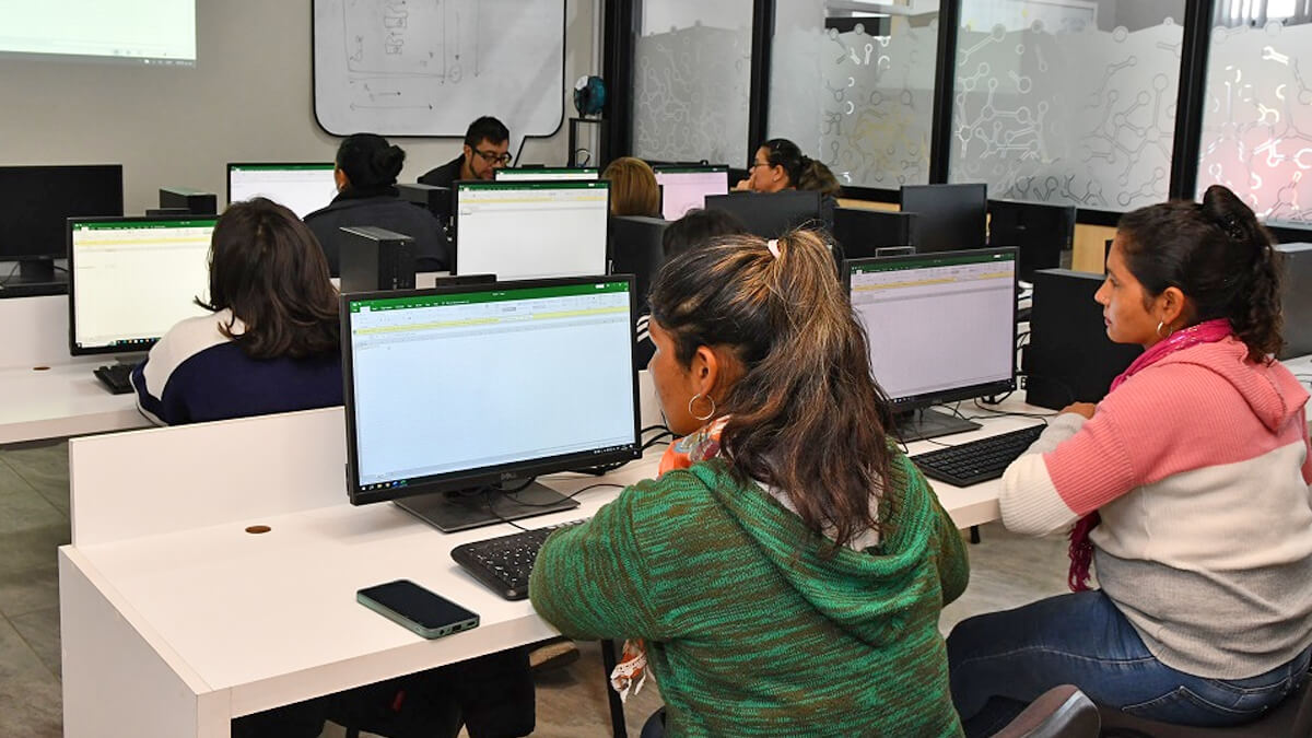 Impulso al empleo: Avellaneda suma talleres de oficios y competencias digitales para emprendedores