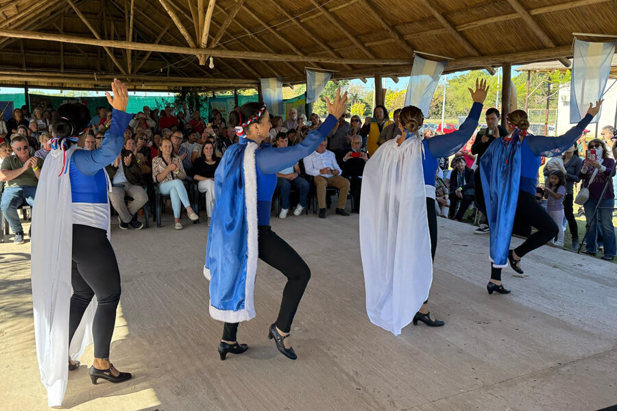 Bailes típicos fueron parte del primer Encuentro de los Orígenes en Colonia Francesa
