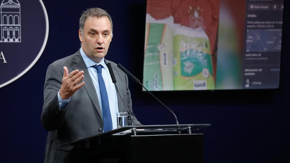 El vocero presidencial, Manuel Adorni, oficializó esta mañana la eliminación de “intermediarios” en la entrega y detalló que el nuevo mecanismo se implementó por licitación pública para mejorar la calidad de los productos y abaratar los costos.
