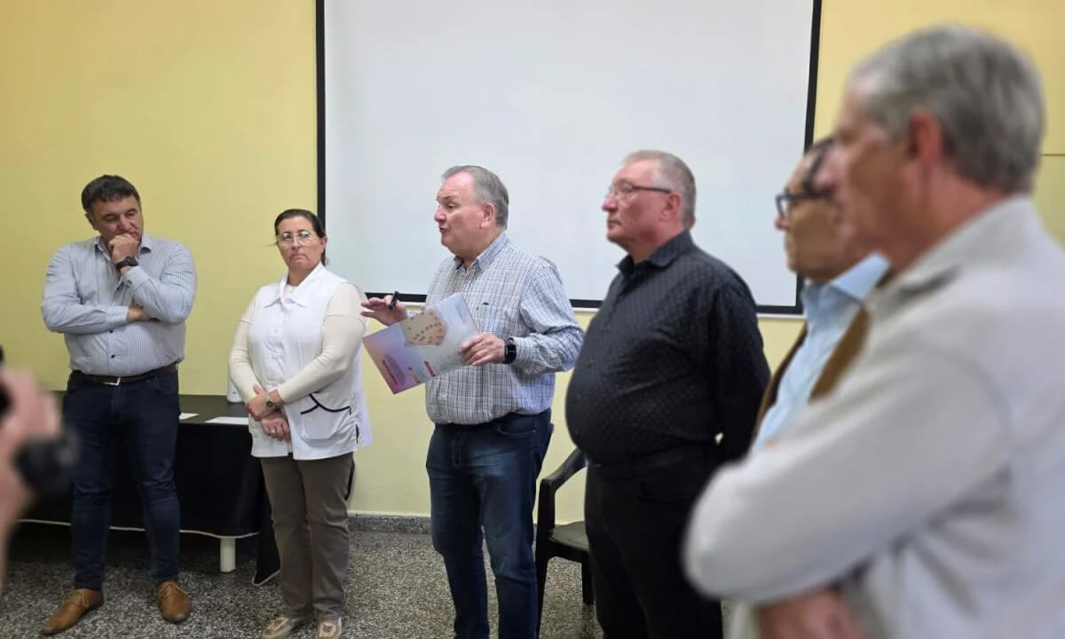 El Senador Michlig estuvo en la Escuela N° 514 Domingo Faustino Sarmiento, en la que realizó la entrega de aportes FANI