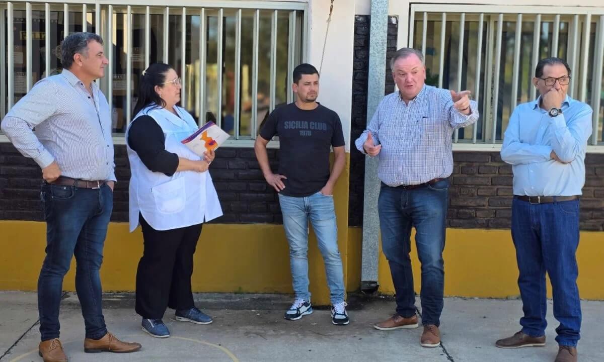 En Monigotes, el senador Michlig visitó la Escuela N° 6043 “Constancio Vigil”, donde se concretó la entrega de un aporte FANI por un total de $2.826.000