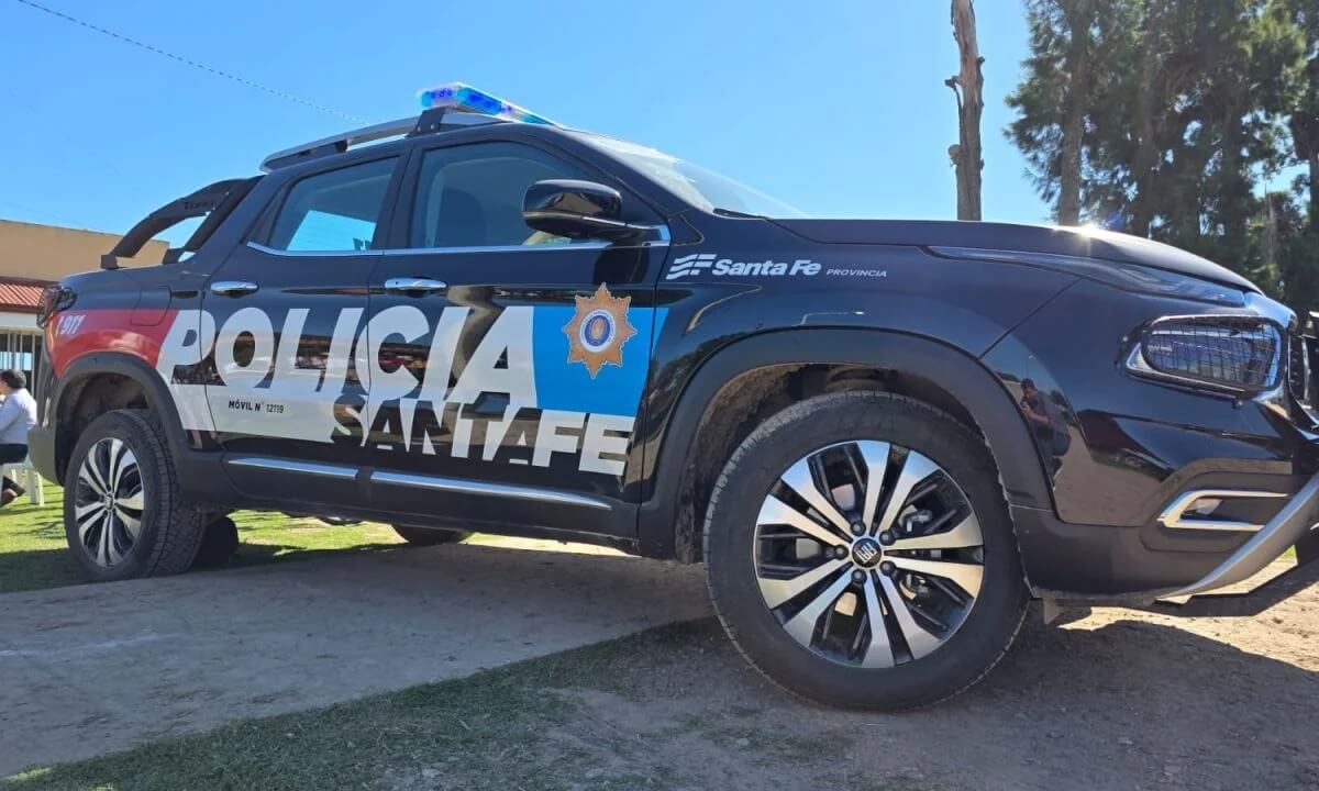En La Clara se presentó oficialmente una camioneta 0 km totalmente equipada destinada a la policía local.