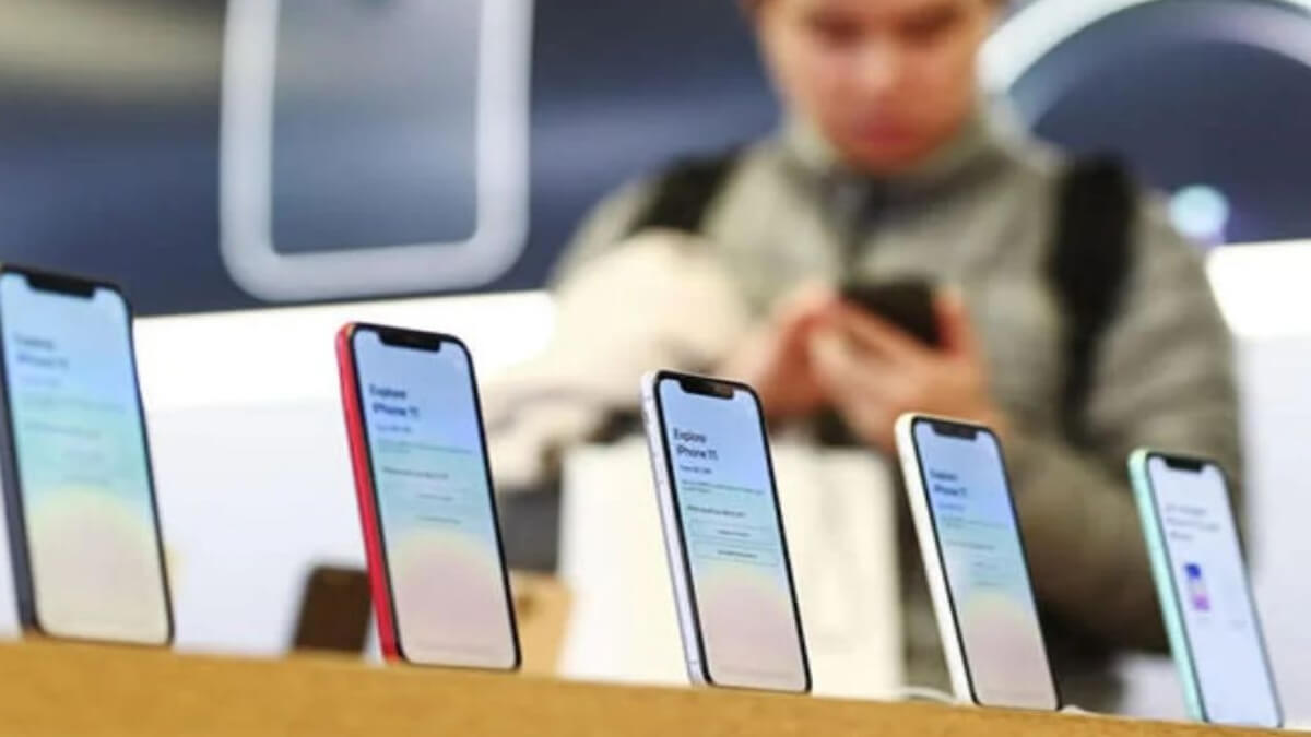 En el caso de los teléfonos celulares, se eliminarán progresivamente los aranceles de importación: bajarán del 16% actual al 8% cuando entre en vigor el Decreto, y se eliminarán por completo el 15 de enero de 2026.