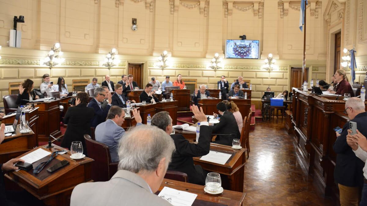 El Senado santafesino dio ingreso formal a los mensajes del Ejecutivo para solicitar endeudamiento destinado a obras públicas
