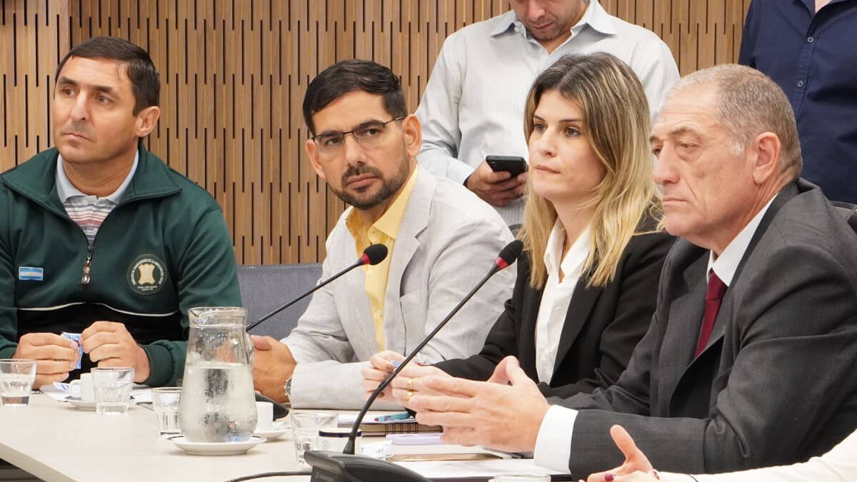 La diputada provincial Charo Mancini participó de la Comisión de Industria junto al concejal de Las Toscas Iván Sánchez y el Secretario General de Stic Alejandro Delssin.