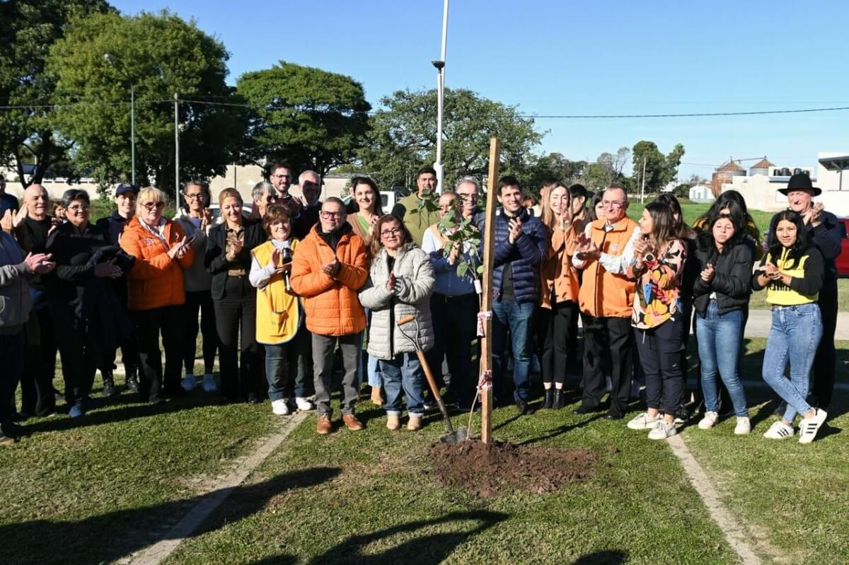 Plantación de 1.300 árboles en honor a los 1.300 santafesinos que, desde 1982, donaron sus órganos y brindaron vida a otras personas.