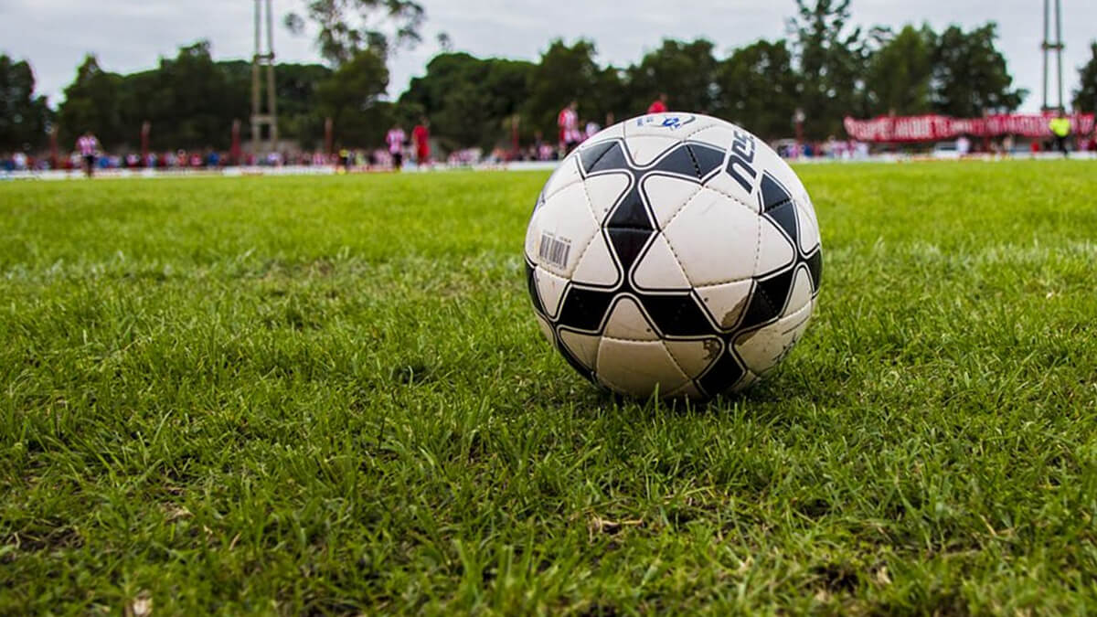 Pelota en campo de juego