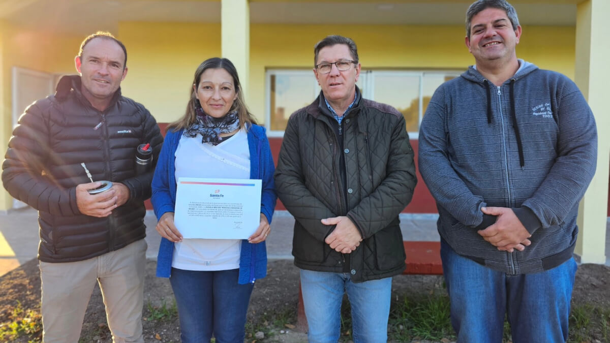 El senador Rodrigo Borla hizo entrega de fondos del programa FANI a directivos escolares para obras de infraestructura 