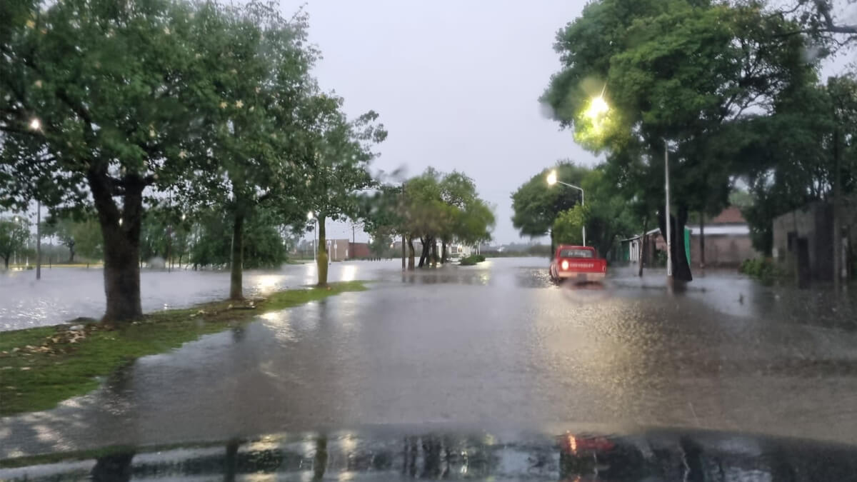Imagenes de la ciudad de Villa Ocampo anegadas tras las intensas lluvias de 270 mm que afectaron a más de 200 familias