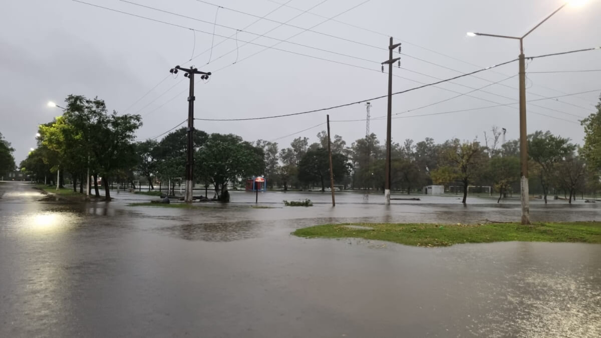 Imagenes de la ciudad de Villa Ocampo anegadas tras las intensas lluvias de 270 mm que afectaron a más de 200 familias