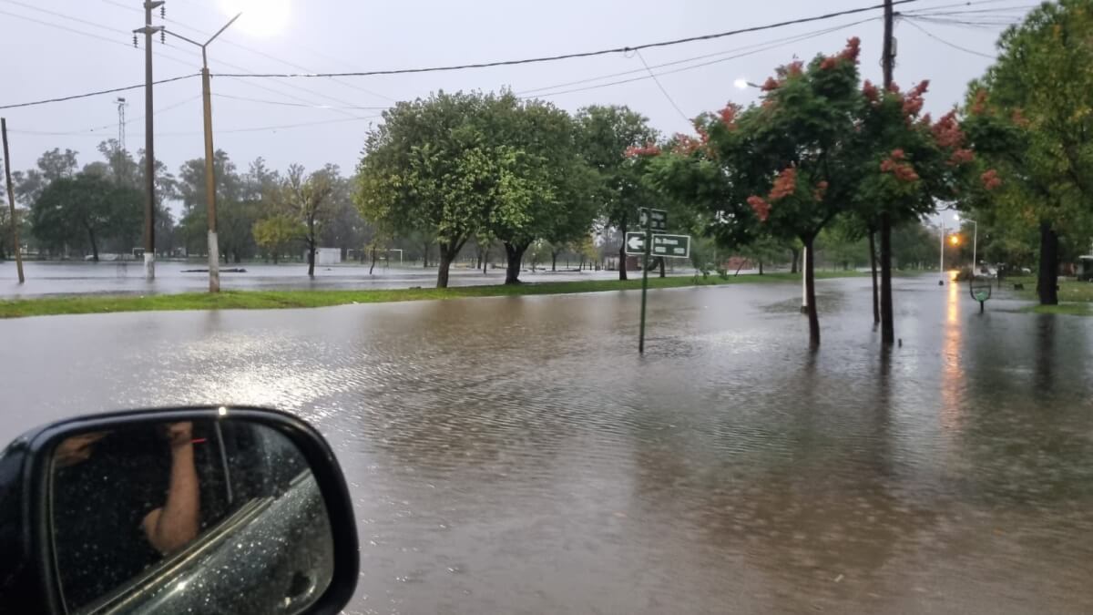 Imagenes de la ciudad de Villa Ocampo anegadas tras las intensas lluvias de 270 mm que afectaron a más de 200 familias