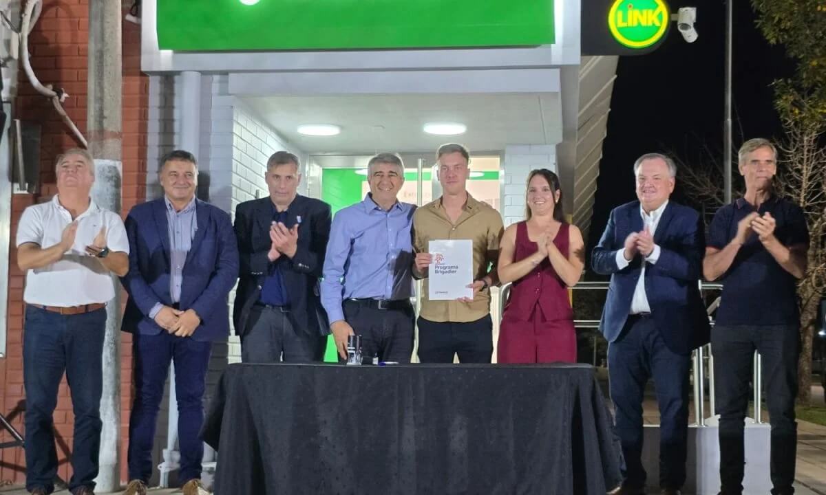 Ambrosetti vivió una jornada histórica con inauguraciones, entrega de aportes y convenios por más de $1.300 millones para obras y desarrollo local.