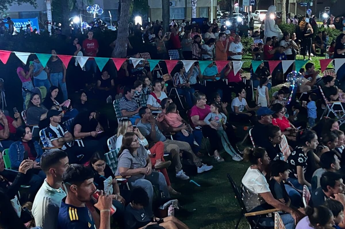 Cientos de personas disfrutaron del Paseo Peatonal en Romang