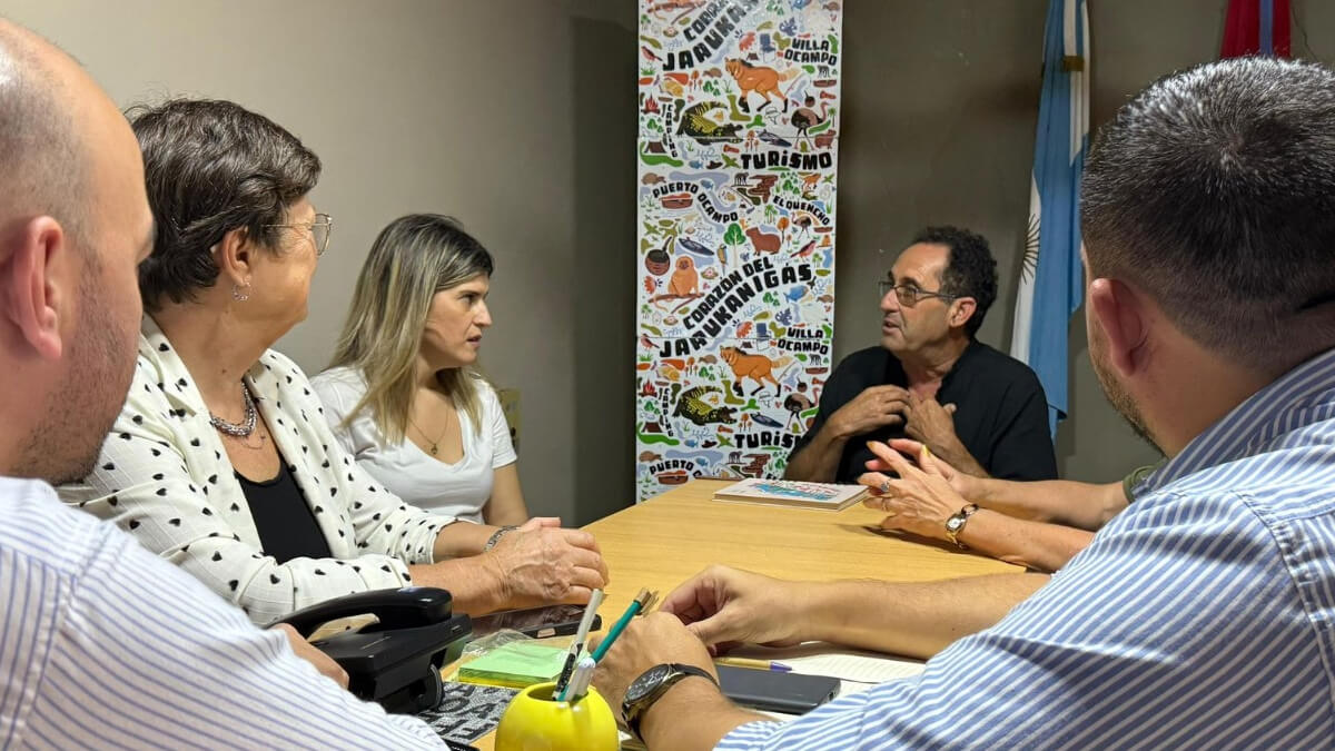 Diputada Charo Mancini en reunión con Gerardo Fabricius y Estela Yacuzzi, representantes de la Asociación de Museos de Santa Fe.