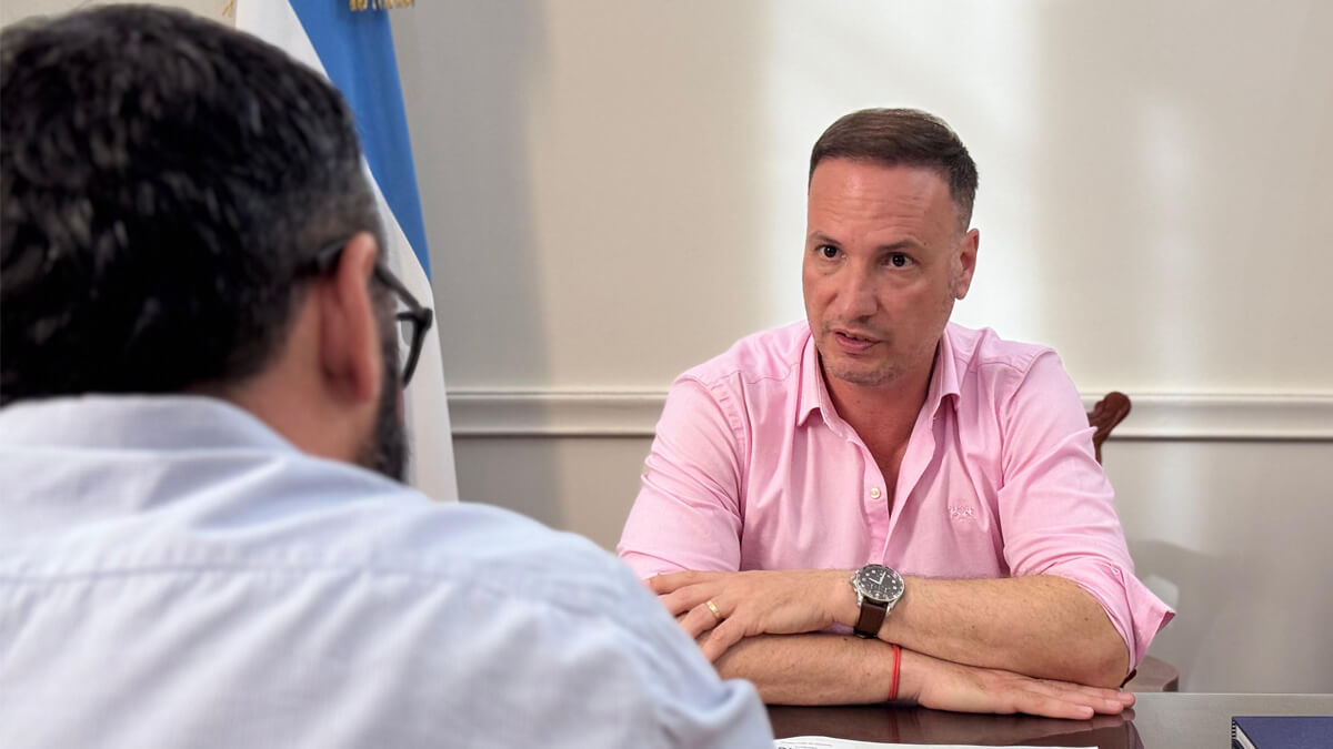 Diputado Sergio ‘Chiqui’ Rojas en reunión de trabajo con el ministro Lisandro Enrico en la capital santafesina