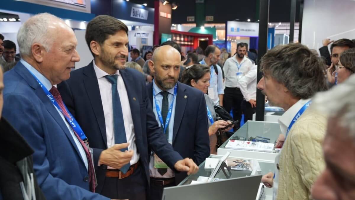 Pullaro recorre los stand en la Arminera 2025