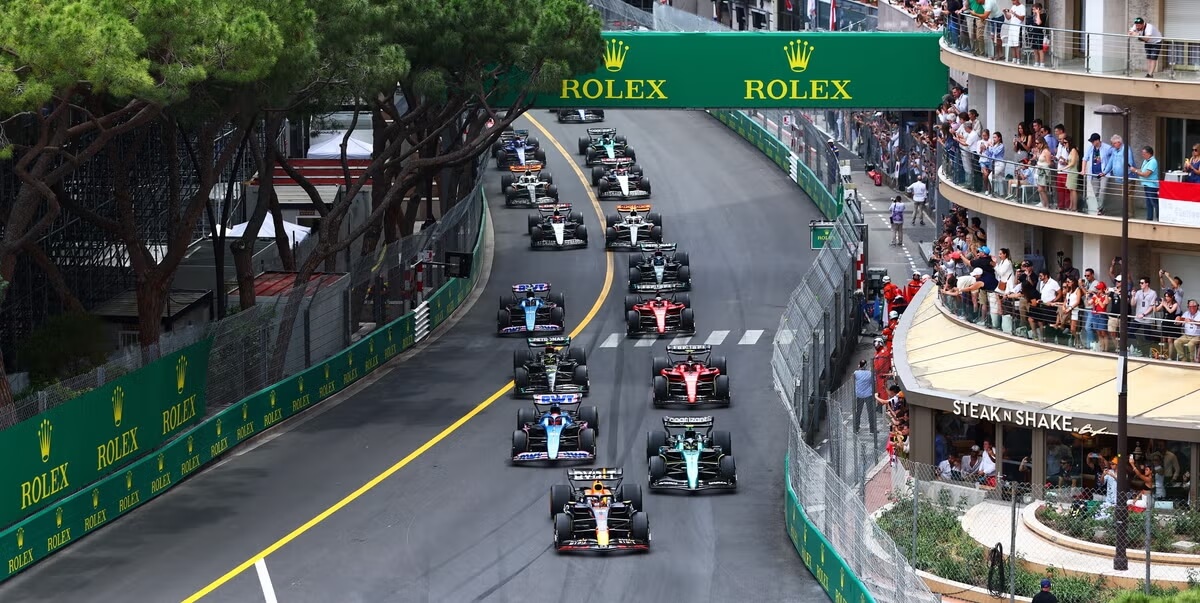 Carrera de Fórmula 1 en las estrechas calles de Mónaco