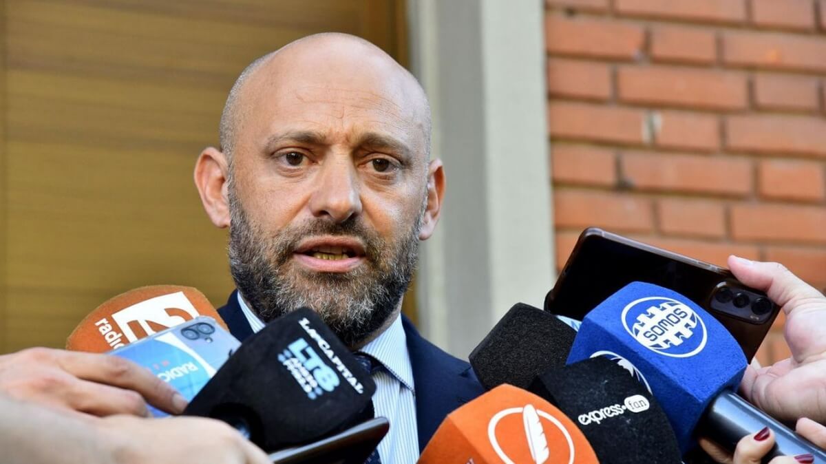 El ministro Gustavo Puccini realiza declaraciones sobre la desregulación del comercio fluvial