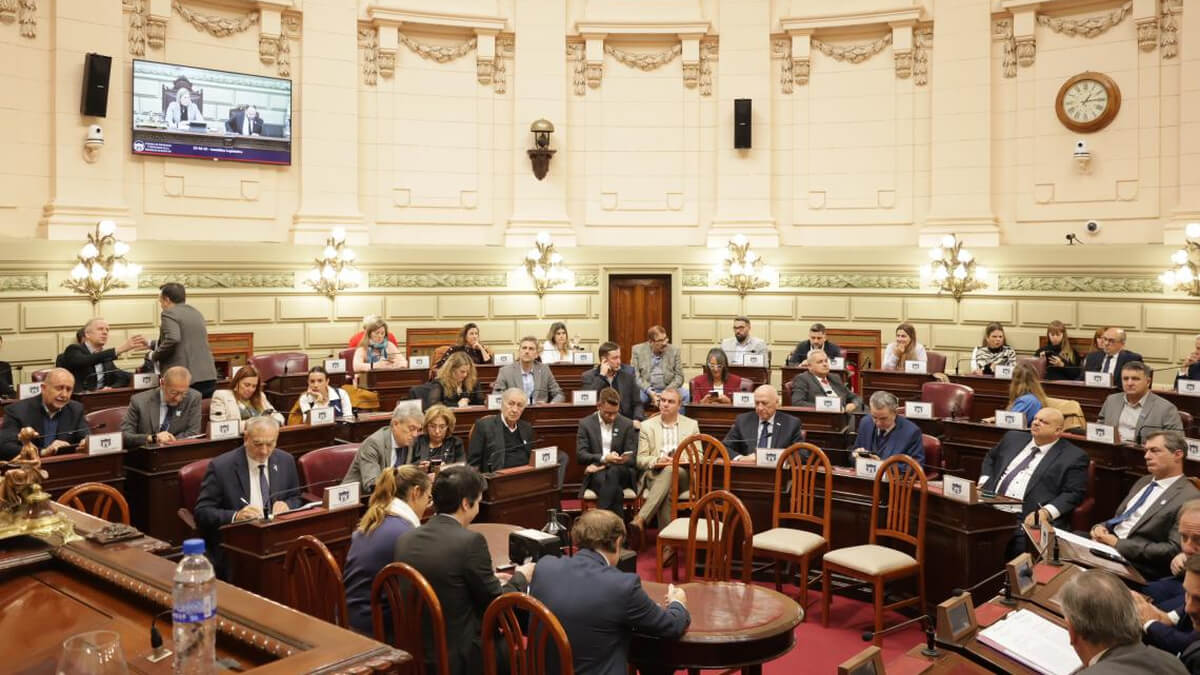 Asamblea Legislativa de Santa Fe sesionando para aprobar 39 fiscales subrogantes