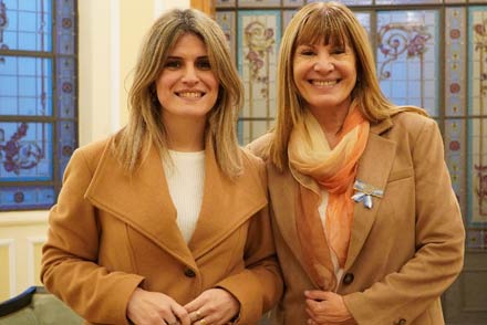 La diputada Charo Mancini junto a la ministra de cultura Susana Rueda en una reunión de trabajo sobre políticas culturales en Santa Fe.