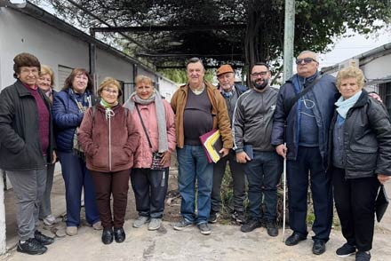 El diputado Sergio Rojas junto a integrantes del Centro de Jubilados y Pensionados de Vera