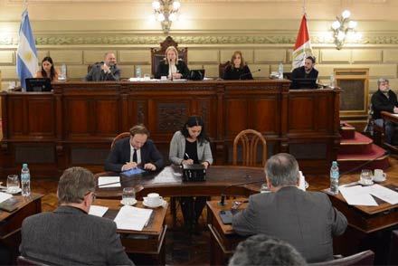 Momento de la sesión del Senado de Santa Fe durante la aprobación de la prórroga de la Ley 14.241