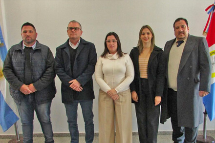 Intendente Maribel González junto a los nuevos integrantes de su gabinete municipal en San Javier
