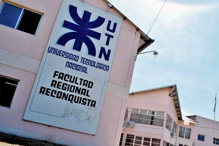 Fachada de la UTN Reconquista ubicada en el acceso al Parque Industrial de la ciudad.