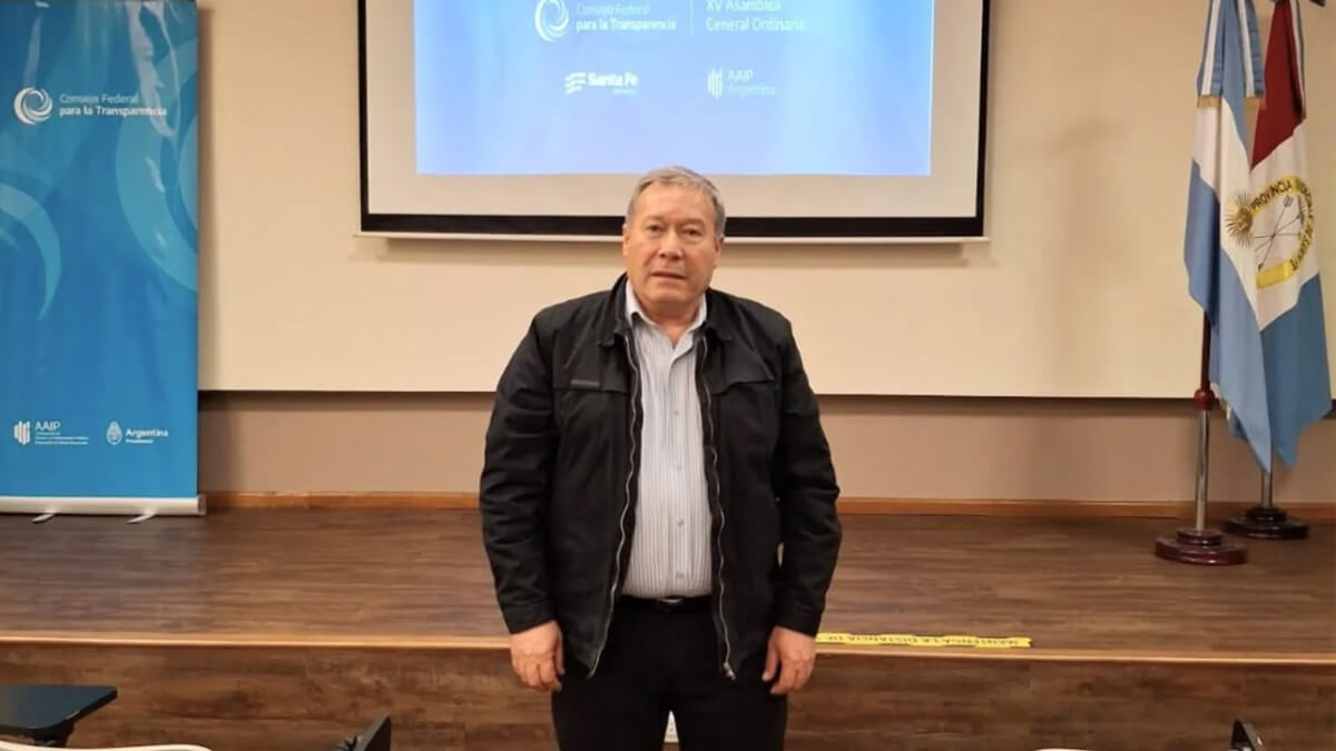 Presidente comunal Walter Sánchez en el Auditorio de la Facultad de Ciencias Económicas de la UNL durante el Foro Provincial sobre Transparencia