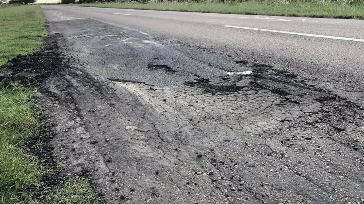 Baches profundos en la Ruta Nacional 11, entre Santa Fe y San Justo