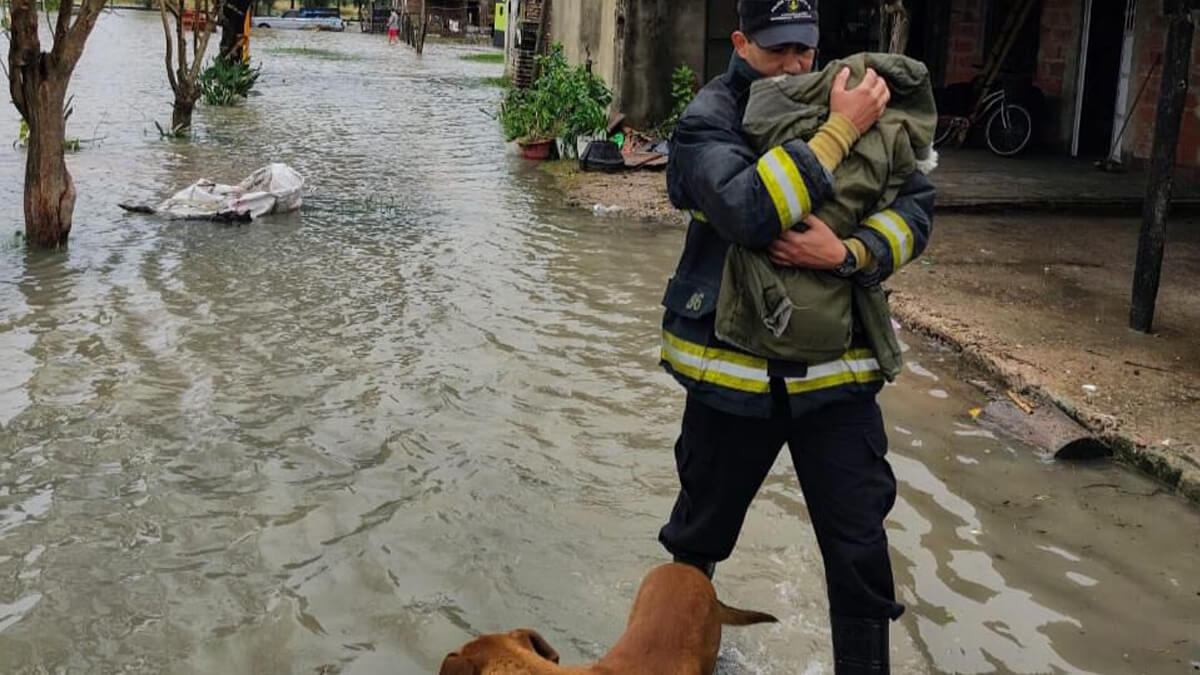 Gran temporal afectó a la ciudad de Vera, dejando barrios de la ciudad anegados y decenas de evacuados