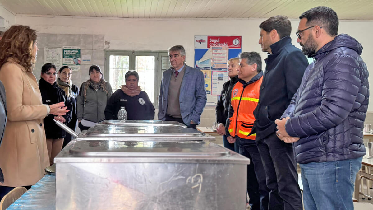 Autoridades provinciales y locales visitan las intalaciones de la cocina centralizada