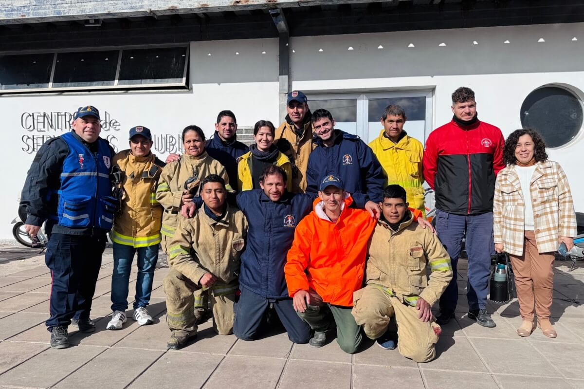 Integrantes de Bomberos que trabajaron en la emergencia