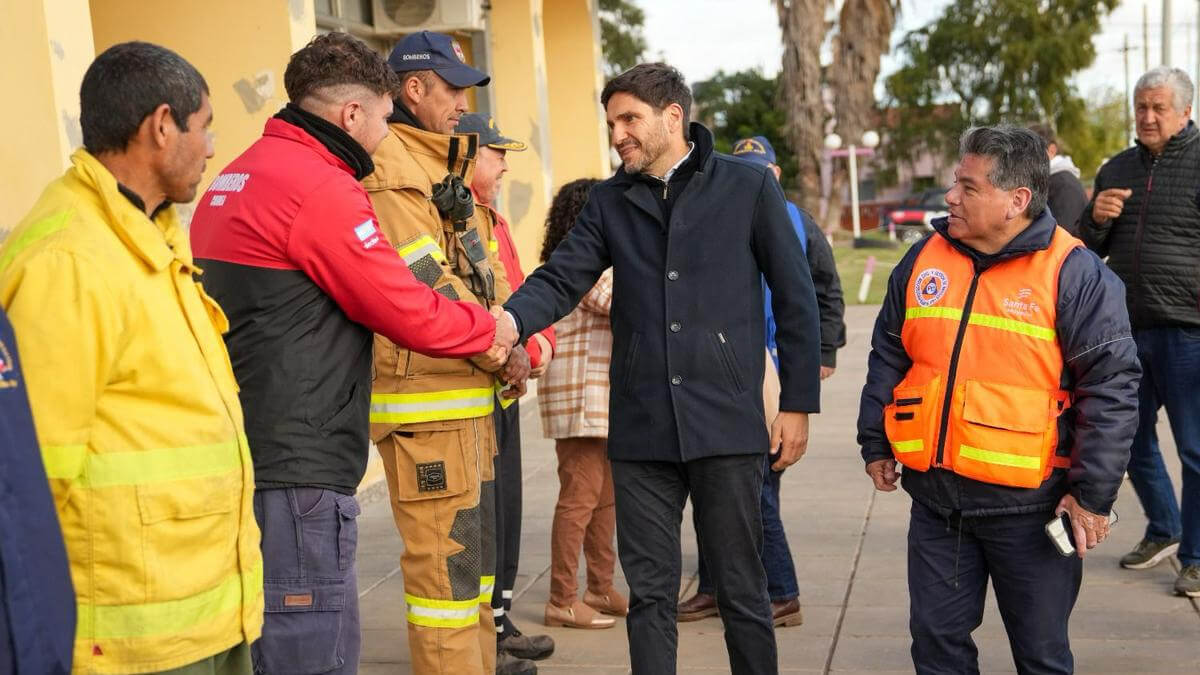 El gobernador Pullaro visitando la ciudad de Vera