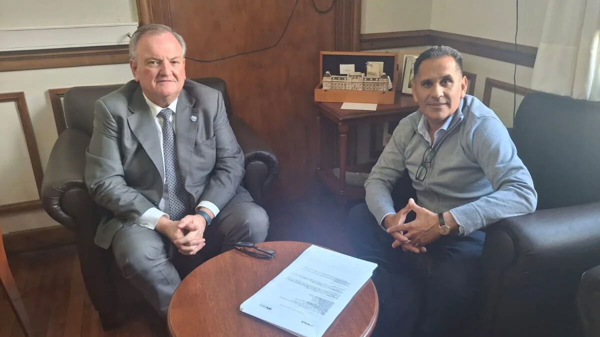 El senador Felipe Michlig reunido con el presidente comunal de Moisés Ville, Marcelo Lind.v