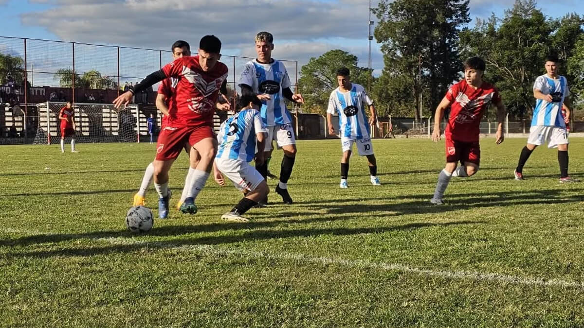 Partido disputado en el parque rojo entre Adelante y Racing Club