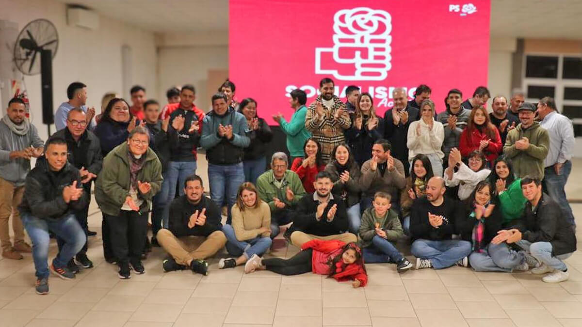 Reunión del Partido Socialista en Las Toscas con Charo Mancini, Pablo Farías, Lionella Cattalini y referentes locales