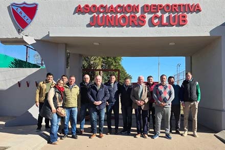 El senador Felipe Michlig en su visita a la institución.