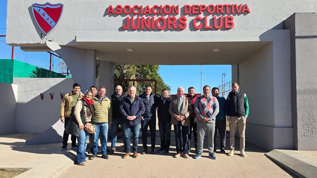 El senador Felipe Michlig en su visita a la institución.