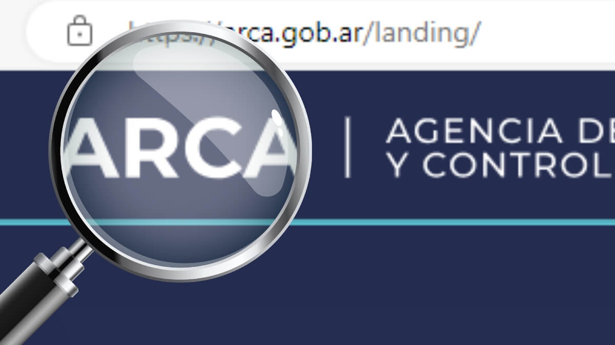 Lupa ampliando el logo de ARCA en su sitio web