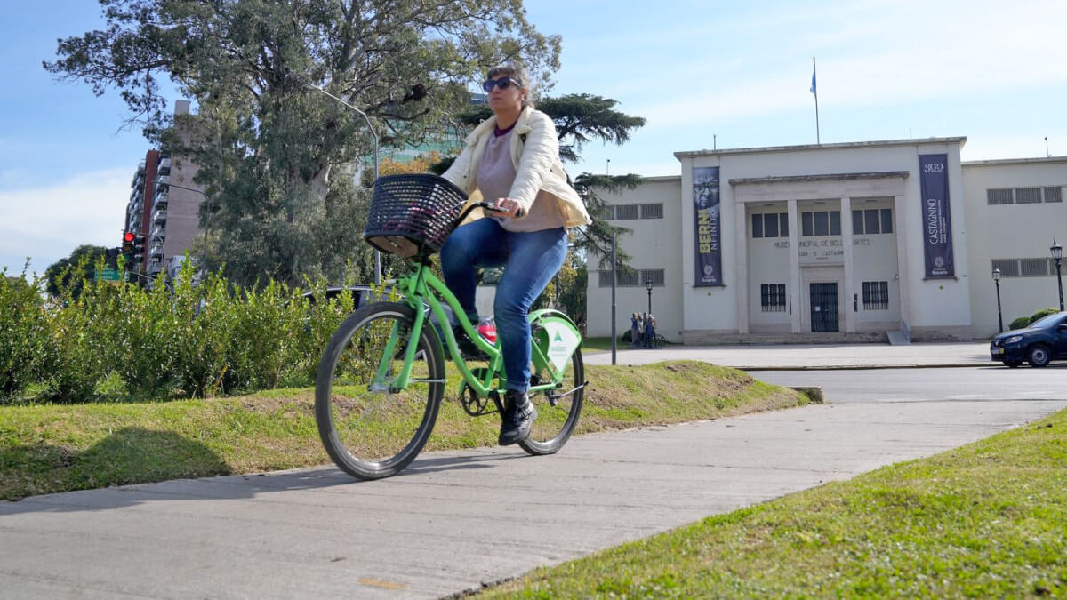 Persona andando en bicicleta
