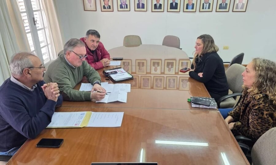 El senador Michlig reunido con representantes de entidades intemedias de Villa Trinidad