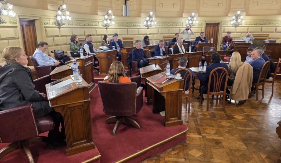 Convencionales reformadores de la UCR, incluyendo a Felipe Michlig, reunidos con funcionarios del Ministerio Público de la Acusación (MPA), liderados por María Cecilia Vranicich, para discutir la Reforma Constitucional en Santa Fe.