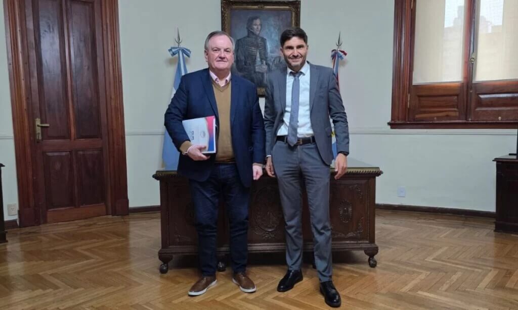 El senador Michlig junto al gobernador Pullaro en el encuentro de trabajo que mantuvieron este viernes